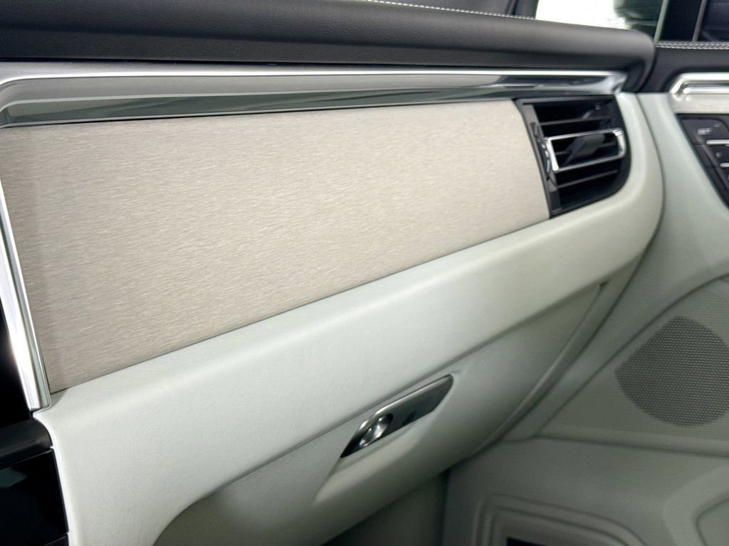 Certified 2025 Porsche Macan S AWD/4WD image 23