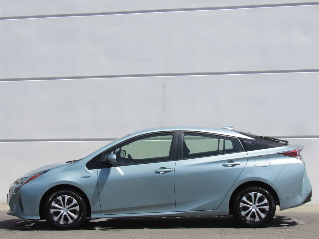 Certified 2018 Toyota Prius Two w/ Prius Two Safety Plus Package FWD image 4