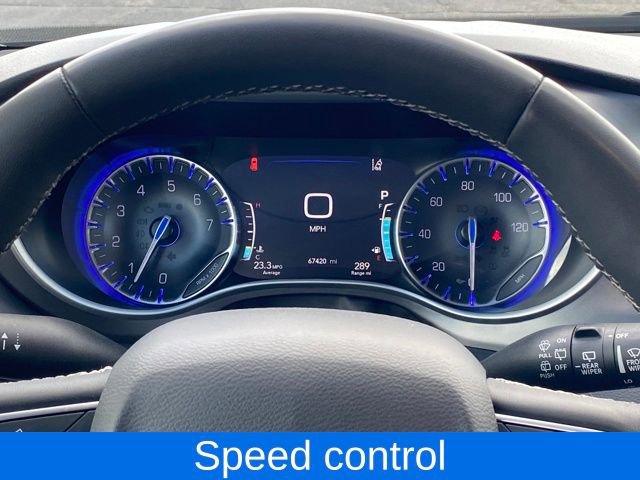 Used 2024 Chrysler Pacifica Touring-L image 9