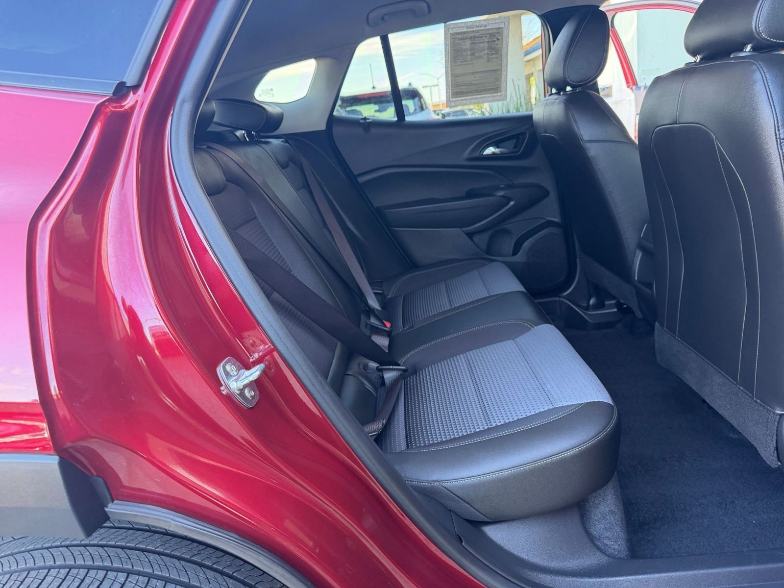 Used 2025 Chevrolet Trax LT image 40