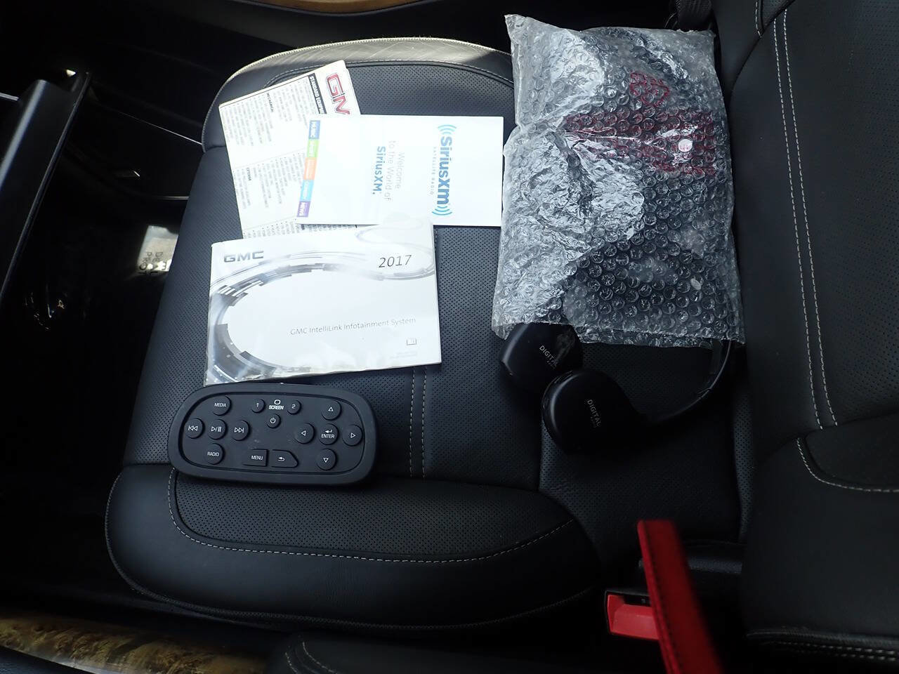 Used 2017 GMC Yukon XL Denali w/ Open Road Package image 10