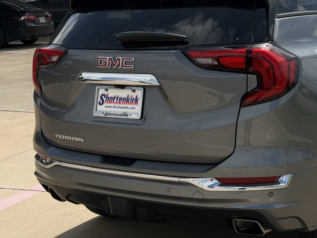 Used 2020 GMC Terrain Denali w/ Denali Premium Package FWD image 6