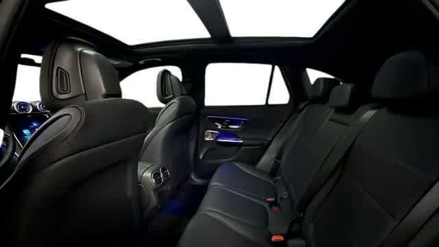 Used 2025 Mercedes-Benz GLC 300 4MATIC image 5