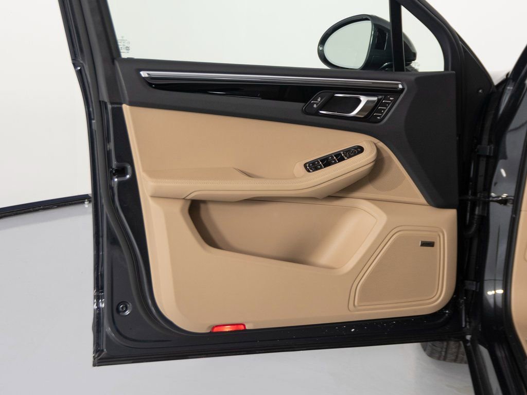 New 2026 Porsche Macan image 17