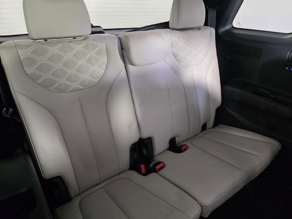 Used 2022 Hyundai Palisade Limited image 30