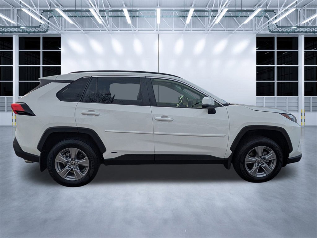 Used 2022 Toyota RAV4 XLE image 3