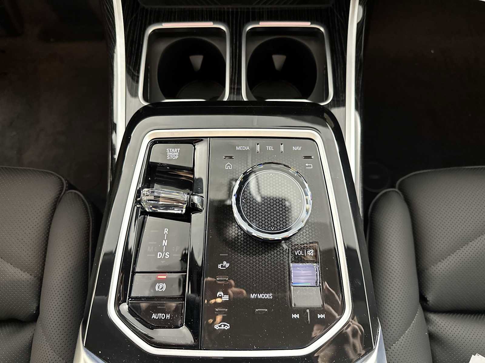 New 2026 BMW 740i xDrive w/ Premium Package image 17