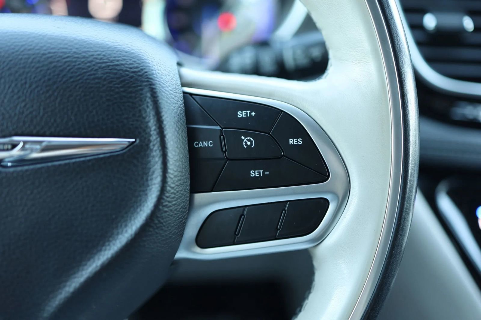 Used 2019 Chrysler Pacifica Limited FWD image 19