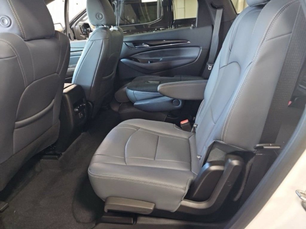 Used 2023 Buick Enclave Essence AWD/4WD image 14