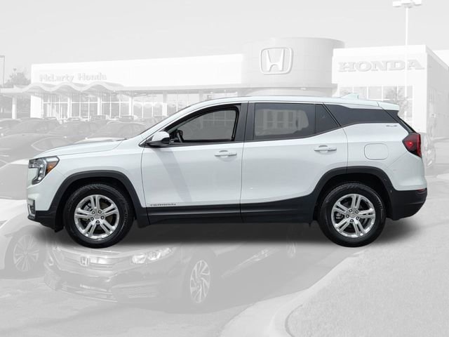 Used 2024 GMC Terrain SLE FWD image 2