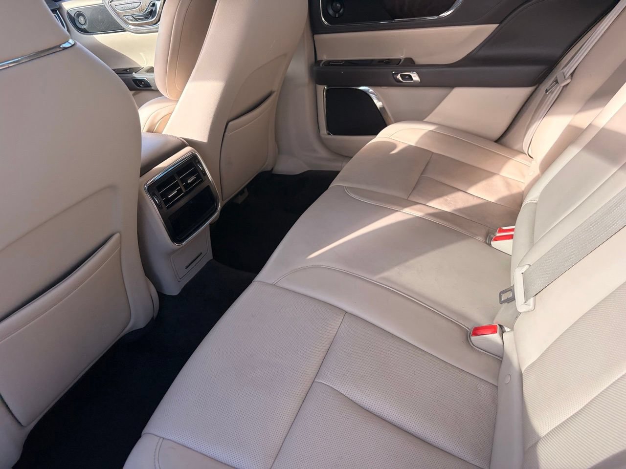 Used 2017 Lincoln Continental Select FWD image 17
