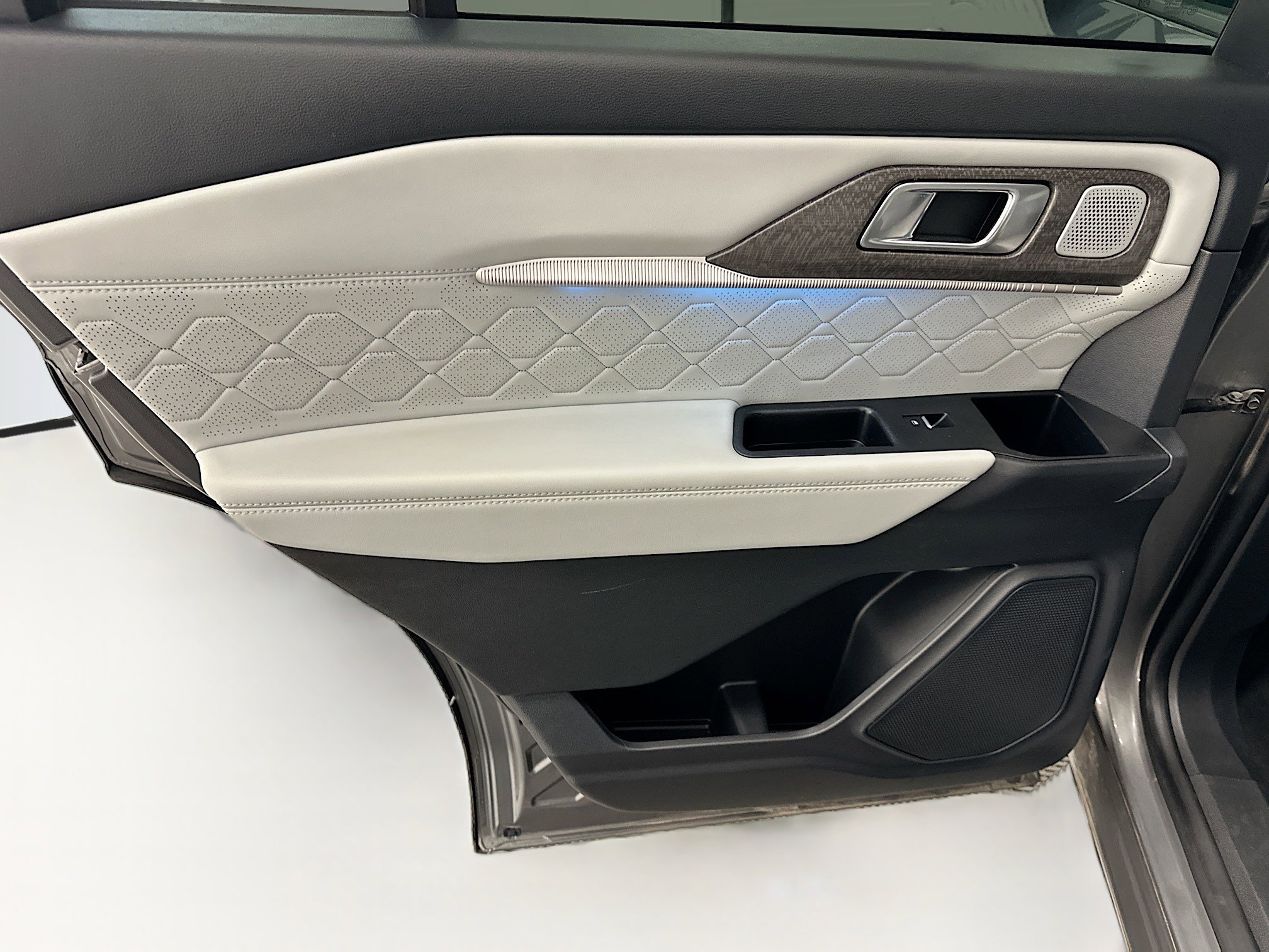 Used 2025 Ford Explorer Platinum w/ LUX Leather Package image 27