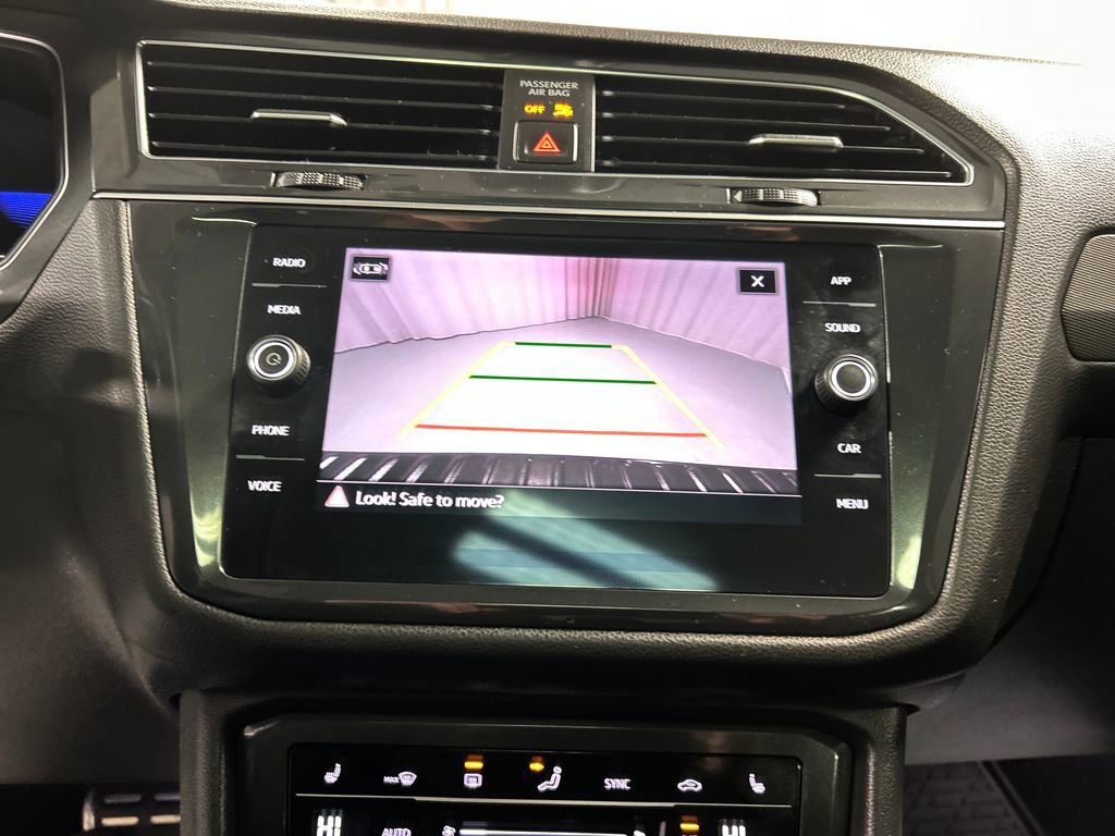 Used 2022 Volkswagen Tiguan SE R-Line image 16