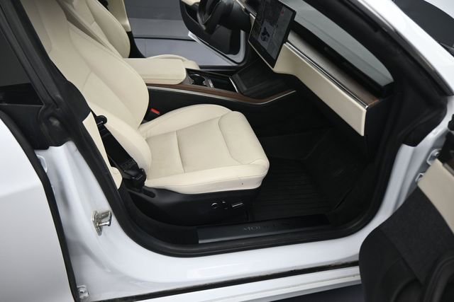 Used 2022 Tesla Model S image 64