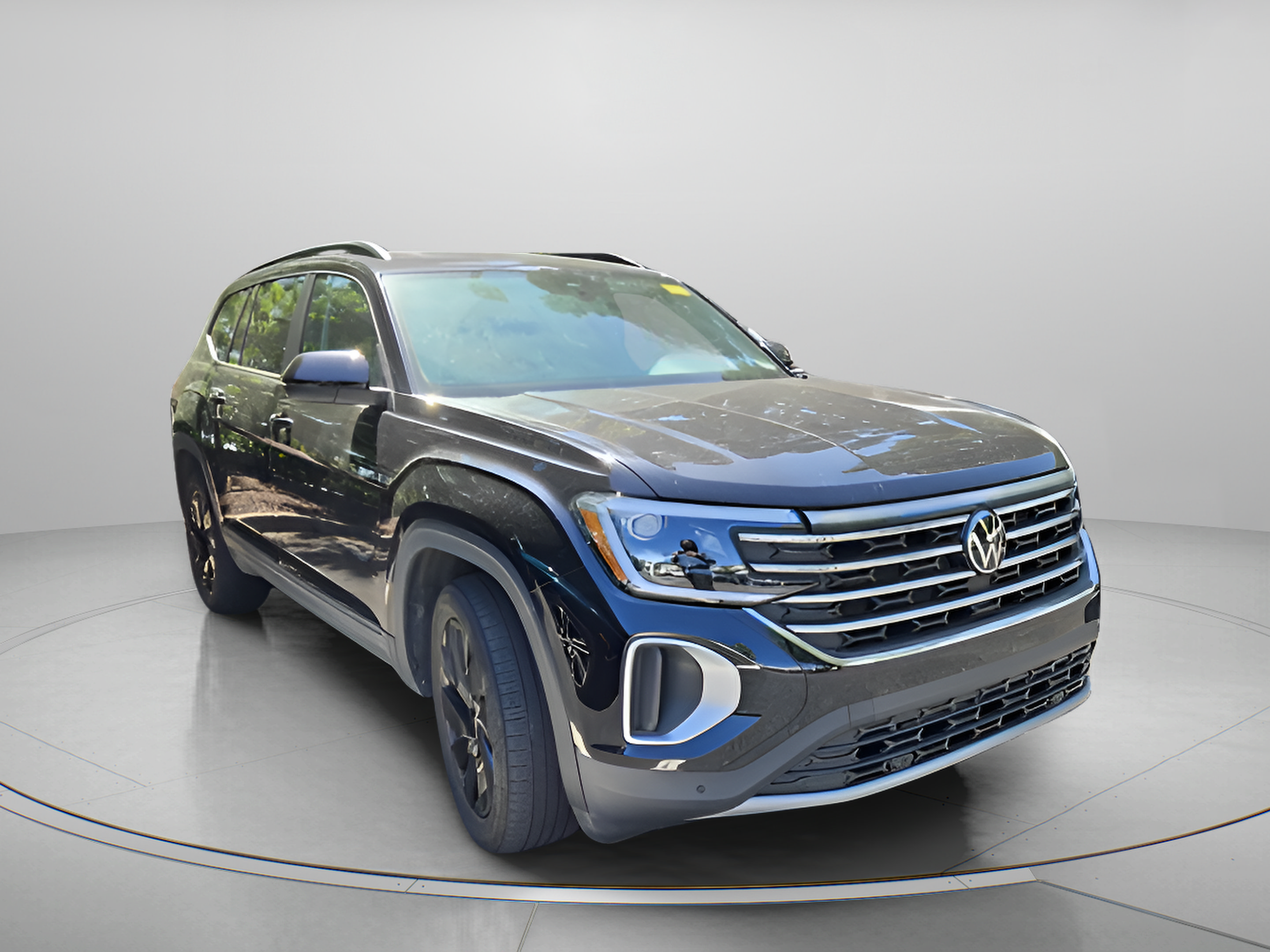 Used 2024 Volkswagen Atlas SE w/ Panoramic Sunroof Package FWD image 3