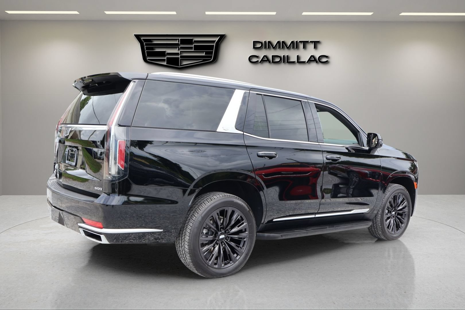Certified 2022 Cadillac Escalade Luxury RWD image 5