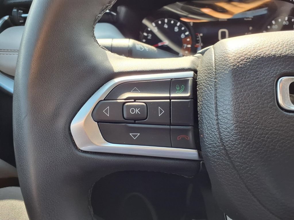 Used 2025 Jeep Compass Limited AWD/4WD image 13
