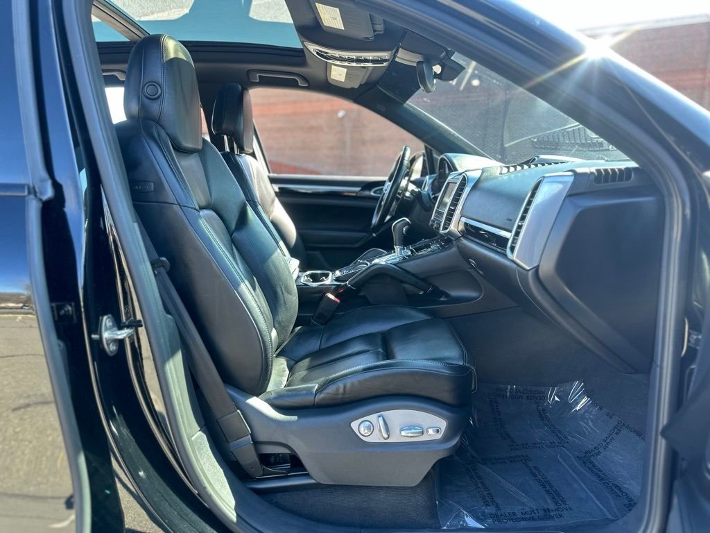 Used 2016 Porsche Cayenne GTS AWD/4WD image 9