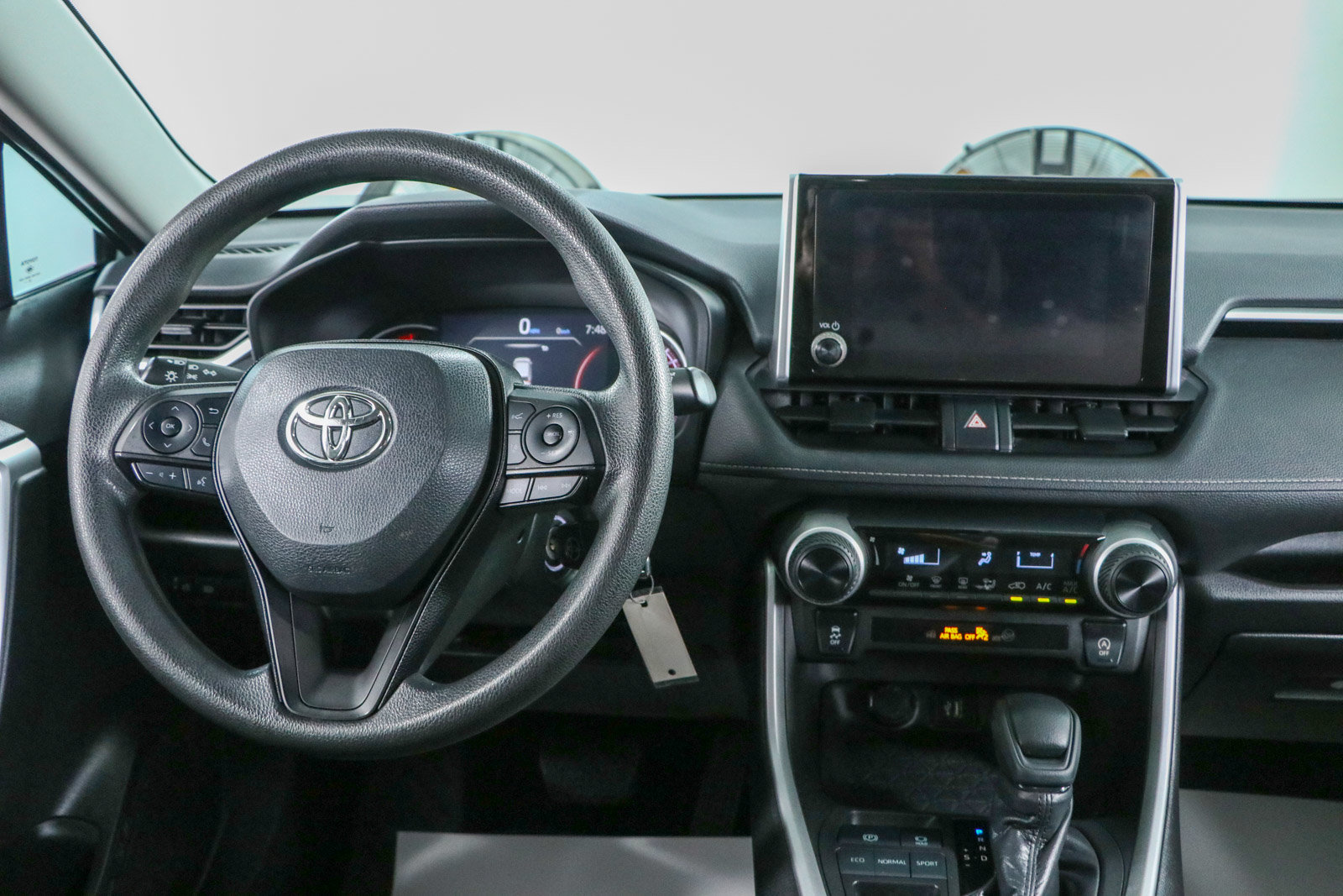 Used 2024 Toyota RAV4 LE FWD image 17