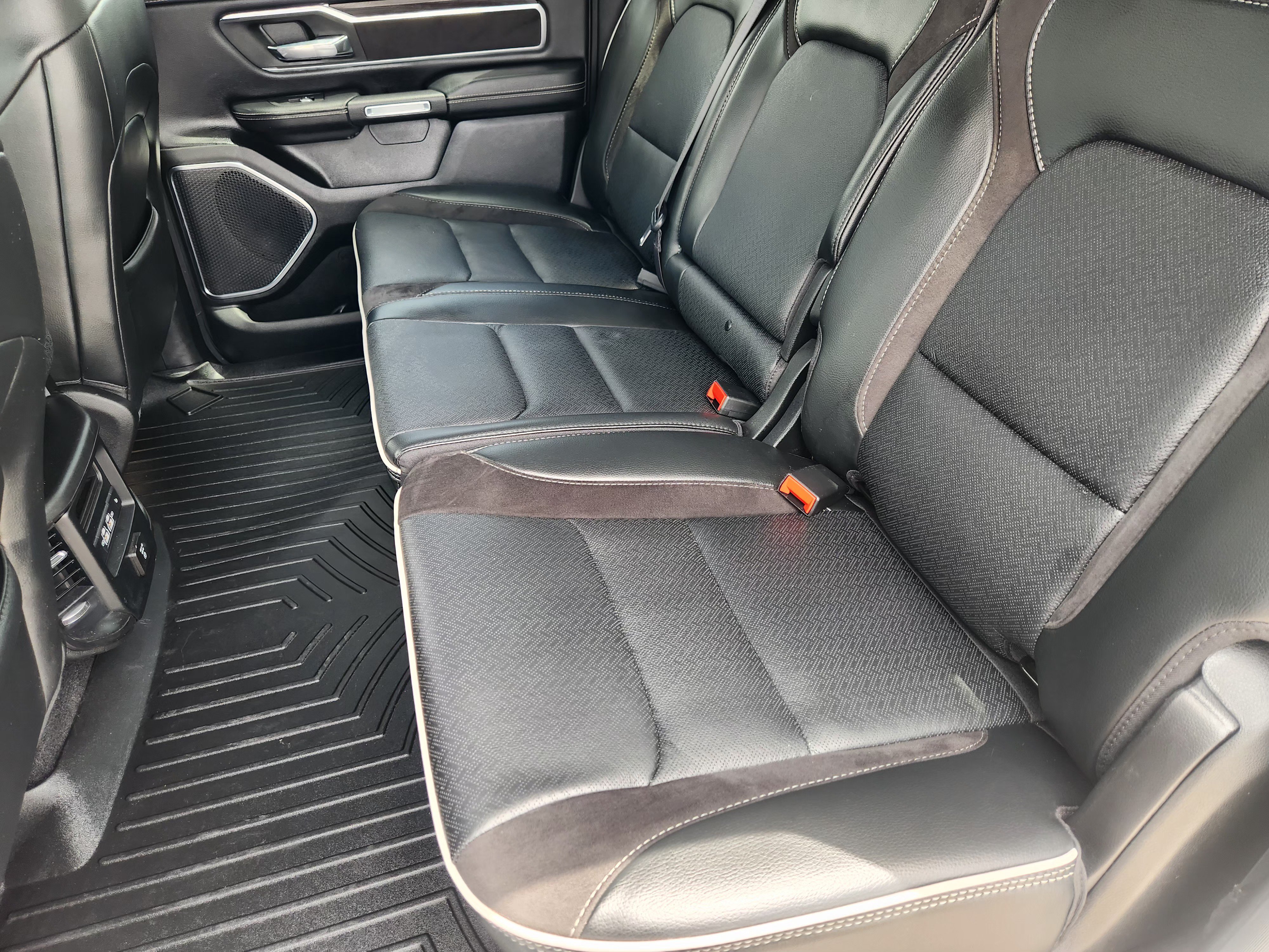 Used 2025 RAM 1500 Laramie AWD/4WD image 30