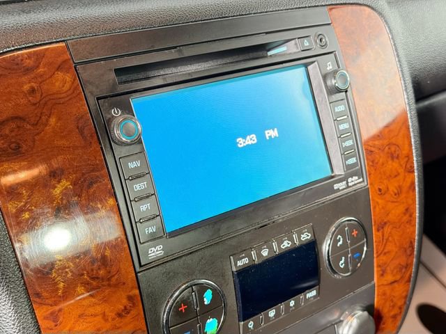 Used 2011 Chevrolet Avalanche LT w/ Luxury Package AWD/4WD image 14