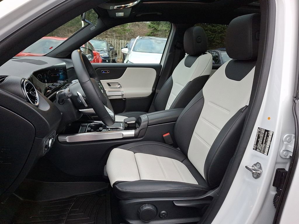 Used 2022 Mercedes-Benz GLB 250 4MATIC w/ AMG Line image 10