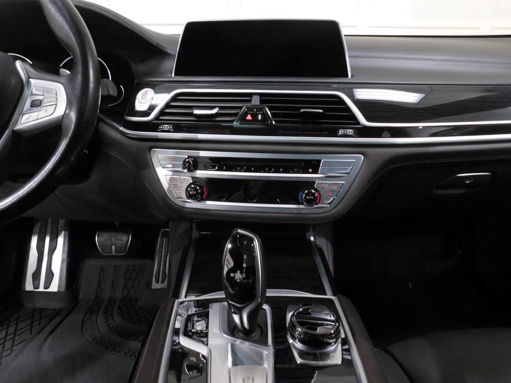 Used 2019 BMW 750i xDrive AWD/4WD image 39
