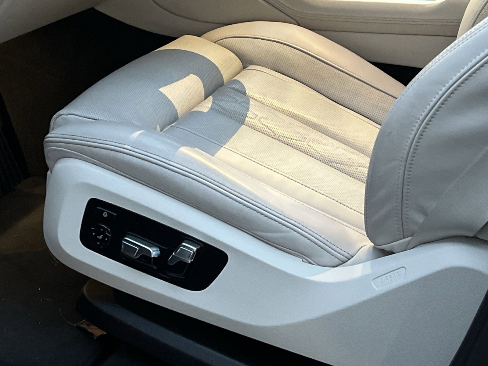 Used 2023 BMW X6 xDrive40i w/ Luxury Seating Package image 12