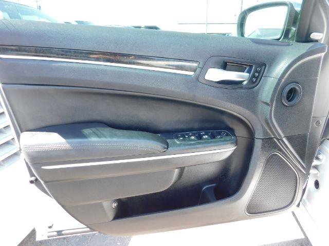 Used 2018 Chrysler 300 Limited image 10