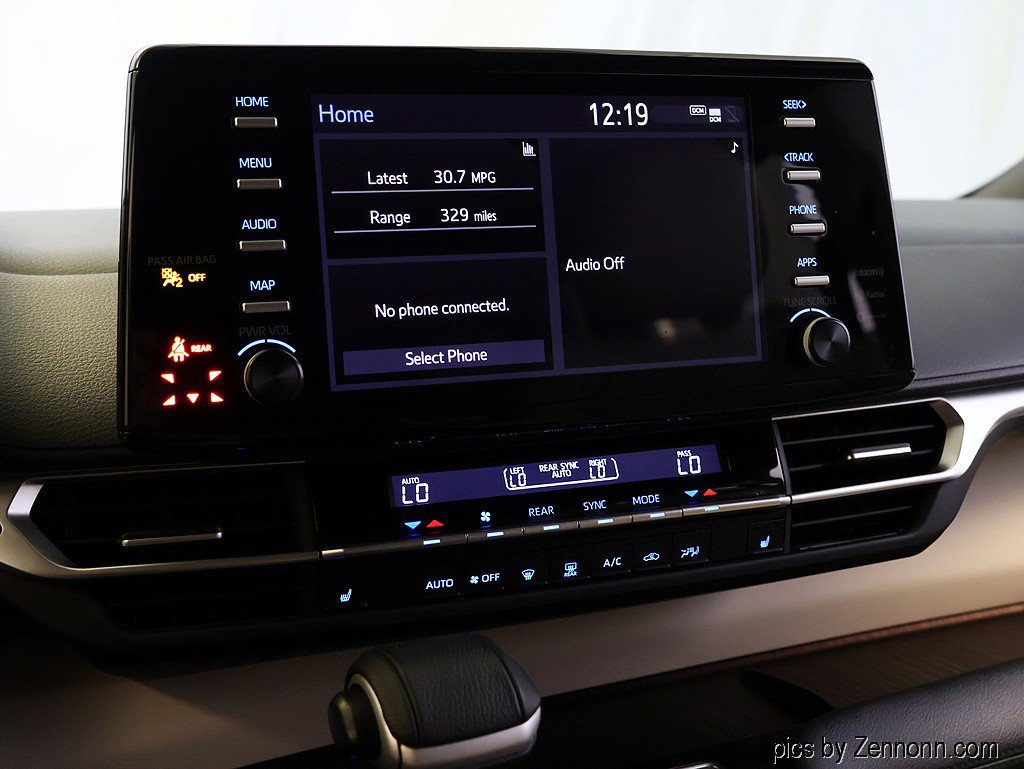 Used 2022 Toyota Sienna XLE FWD image 18
