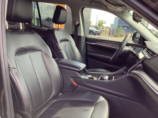 Used 2024 Jeep Grand Cherokee Limited RWD image 37