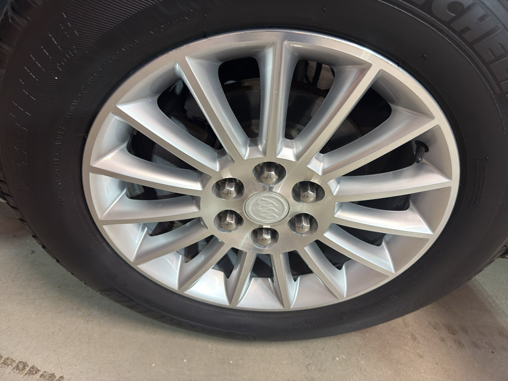 Used 2011 Buick Enclave CXL w/ Trailering Provision Package FWD image 33