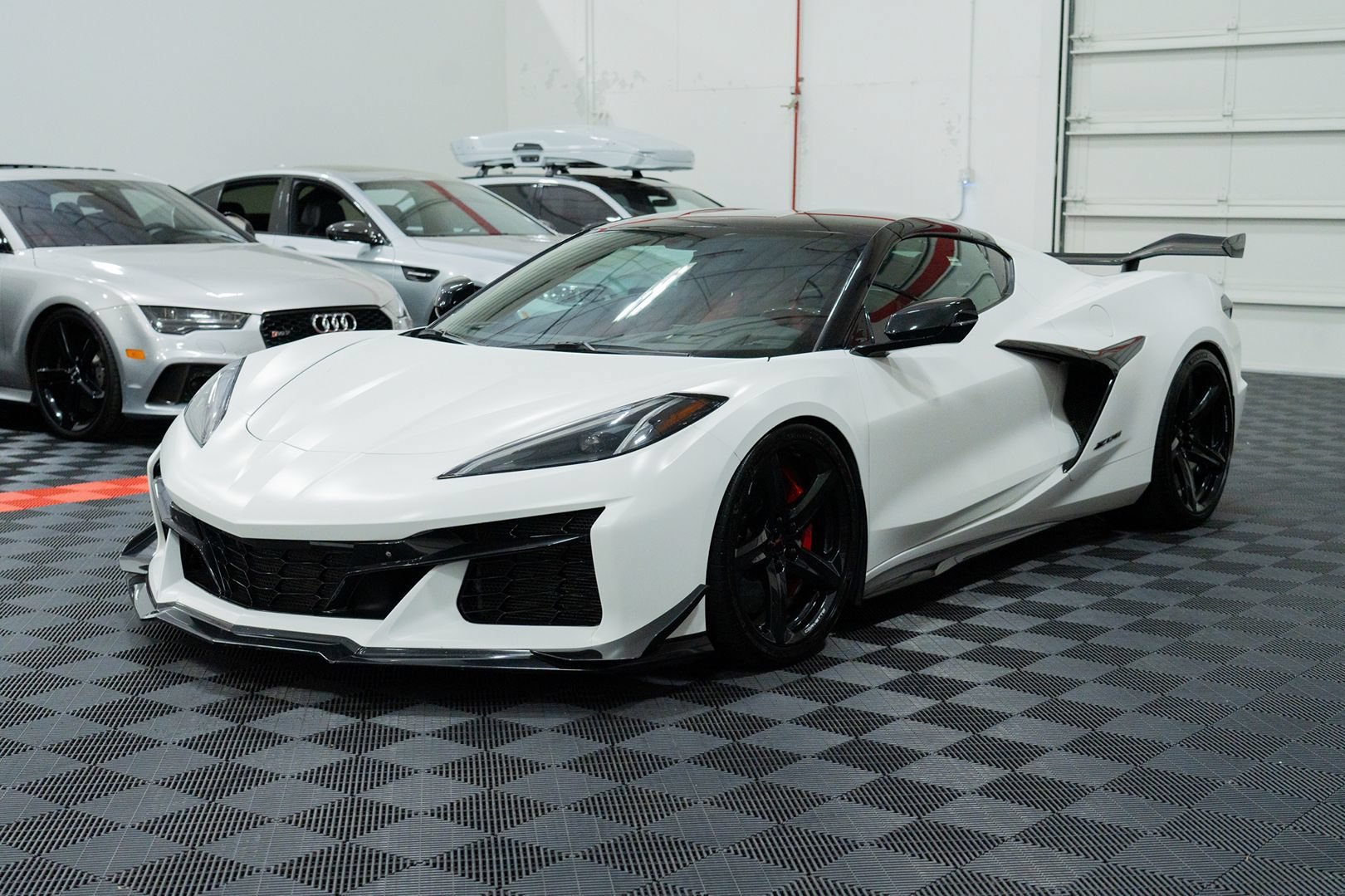 Used 2023 Chevrolet Corvette Z06 w/ Z07 Performance Package RWD image 3