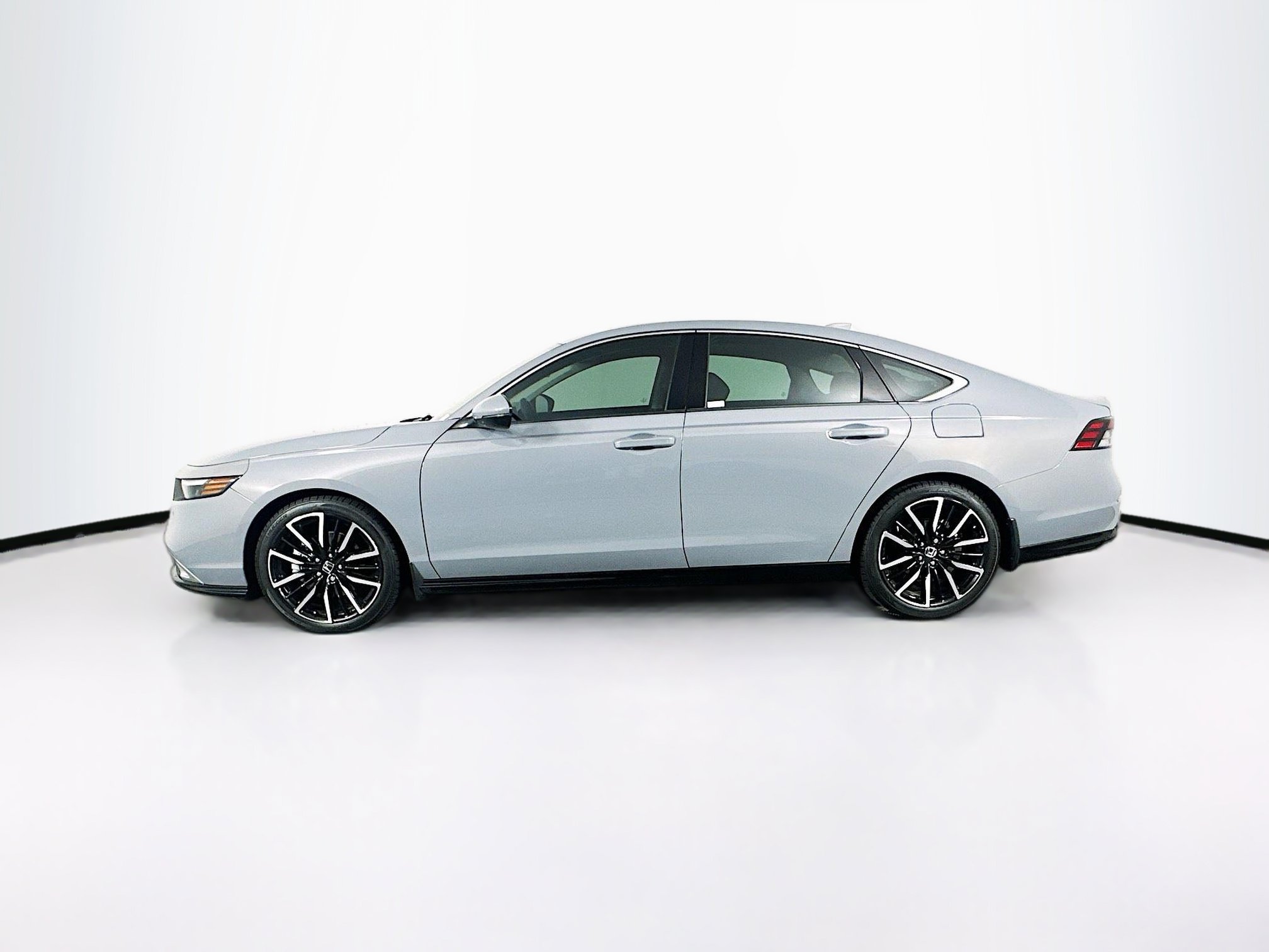 Used 2023 Honda Accord Touring image 4