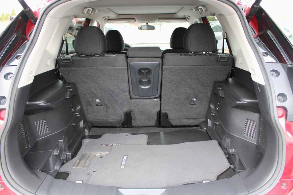 Used 2017 Nissan Rogue SV image 19