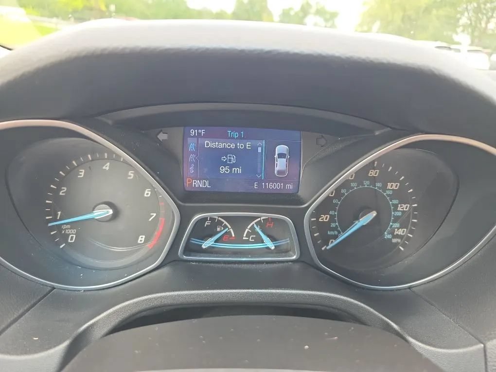 Used 2014 Ford Focus SE w/ SE Winter Package FWD image 15
