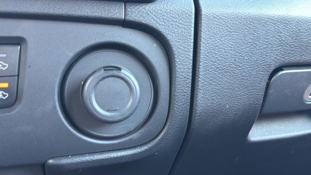 Used 2025 Nissan Frontier PRO-4X AWD/4WD image 25