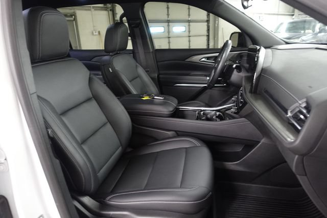 Used 2025 Chevrolet Traverse LT w/ Sun and Wheel Package FWD image 29