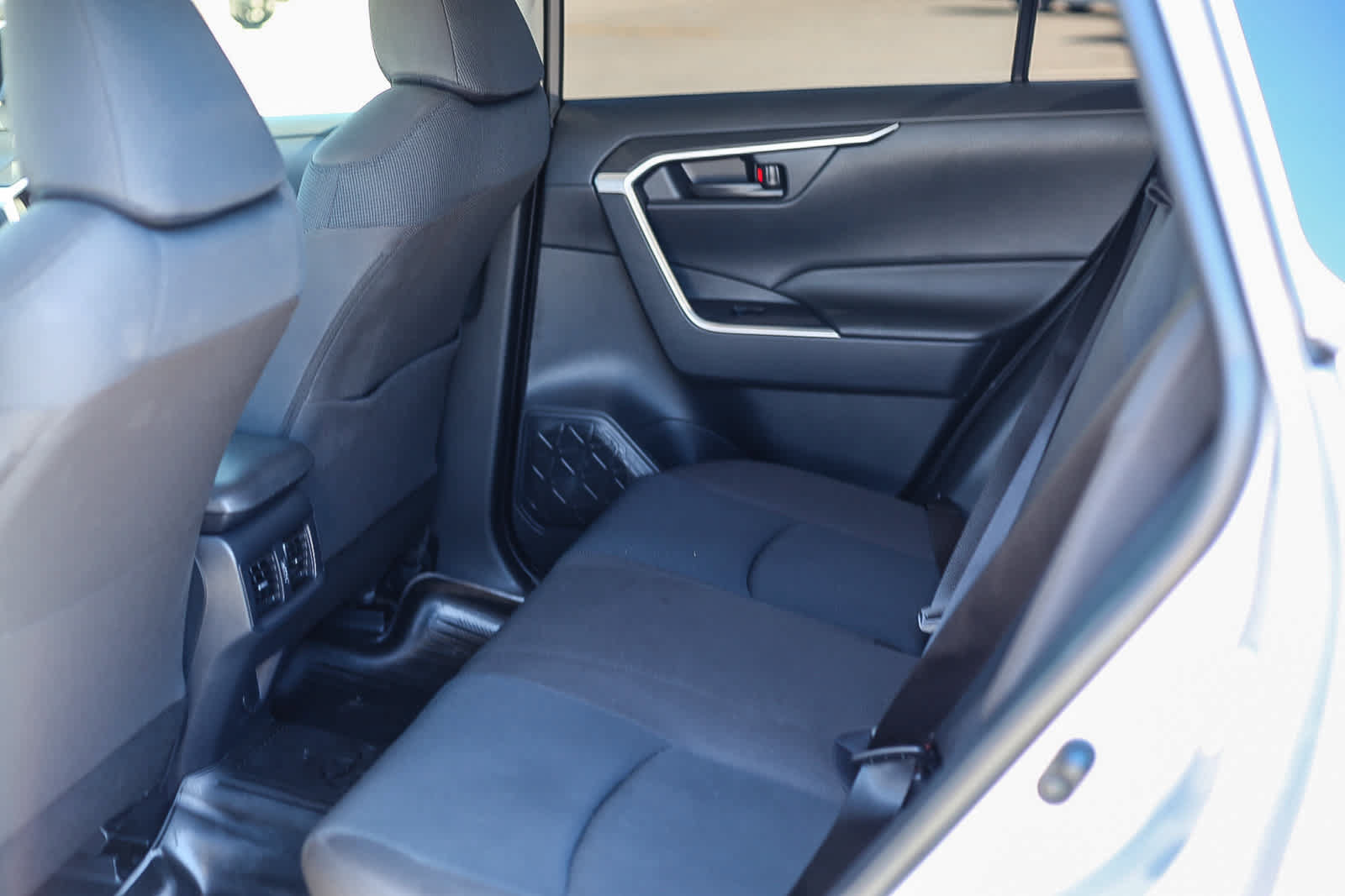 Used 2025 Toyota RAV4 LE AWD/4WD image 18