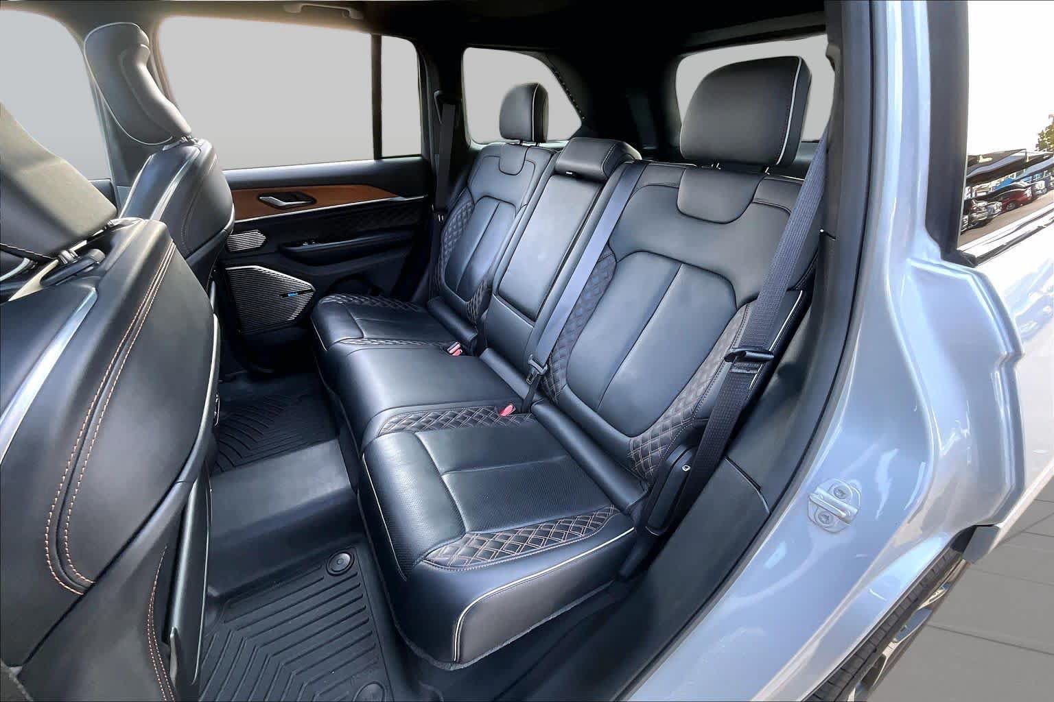 Used 2022 Jeep Grand Cherokee Summit AWD/4WD image 18