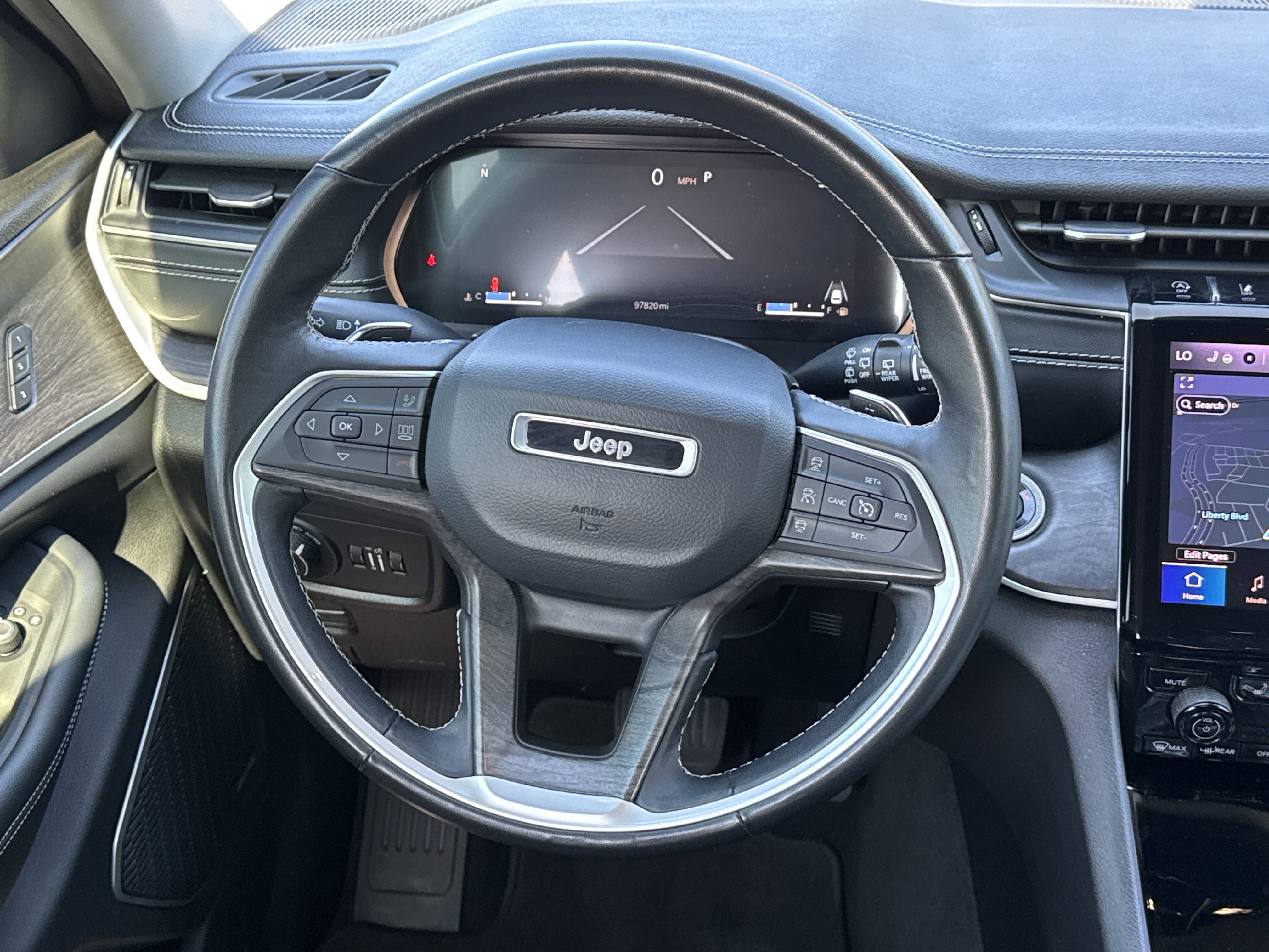 Used 2022 Jeep Grand Cherokee L Limited image 25