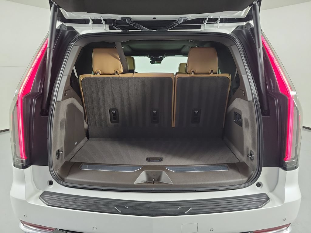 Certified 2023 Cadillac Escalade Premium Luxury w/ LPO, Radiant Package AWD/4WD image 8