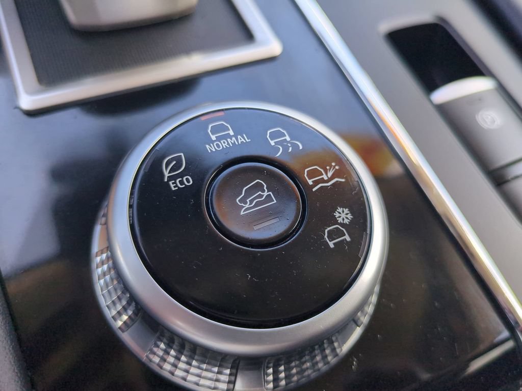 Used 2024 Mitsubishi Outlander SE Black Edition FWD image 30