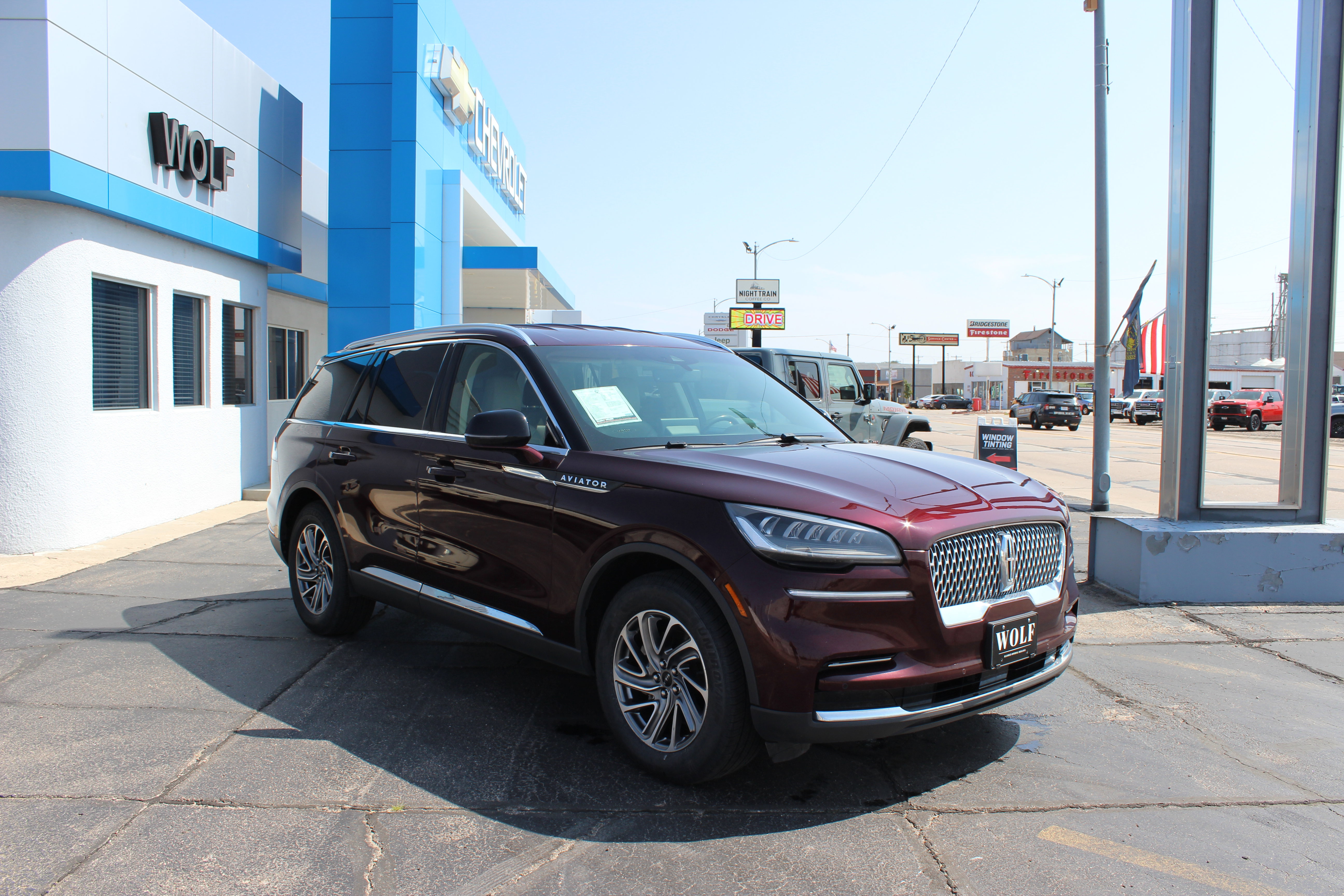Used 2021 Lincoln Aviator AWD image 2