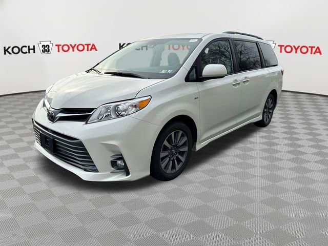 Used 2020 Toyota Sienna XLE w/ XLE Navigation Package image 3
