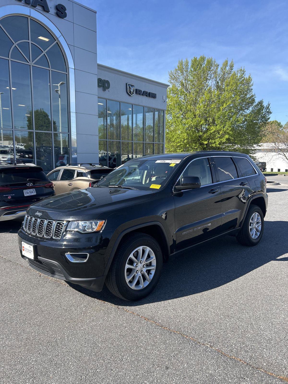 Used 2022 Jeep Grand Cherokee Laredo E w/ Security & Convenience Group image 3