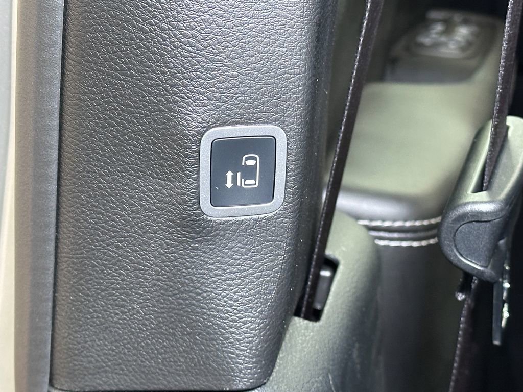 New 2026 Chrysler Pacifica Select AWD/4WD image 24