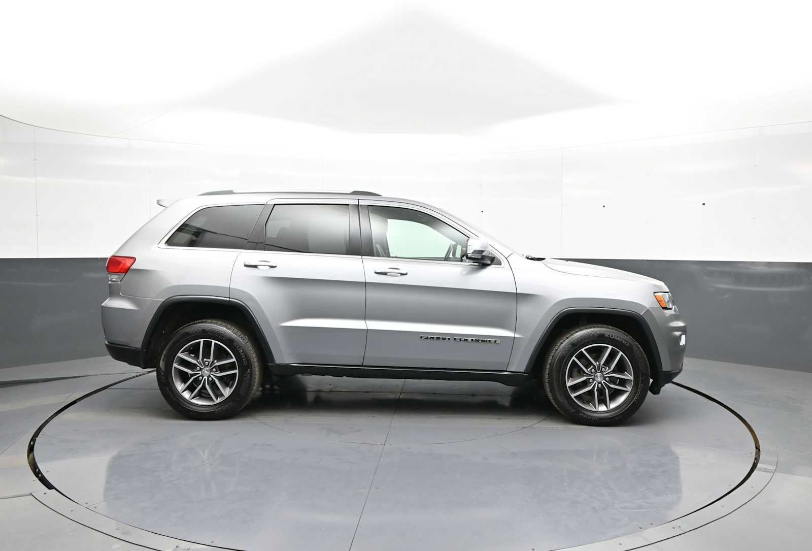 Used 2018 Jeep Grand Cherokee Limited AWD/4WD image 4