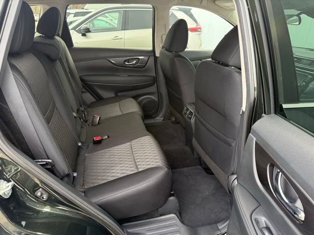 Used 2020 Nissan Rogue SV image 25