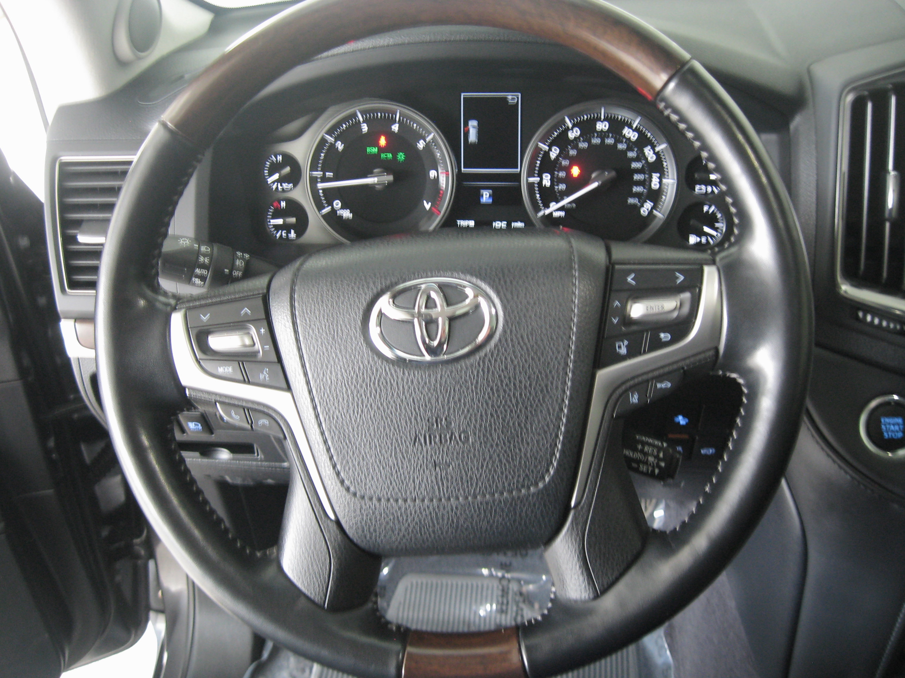 Used 2018 Toyota Land Cruiser image 16